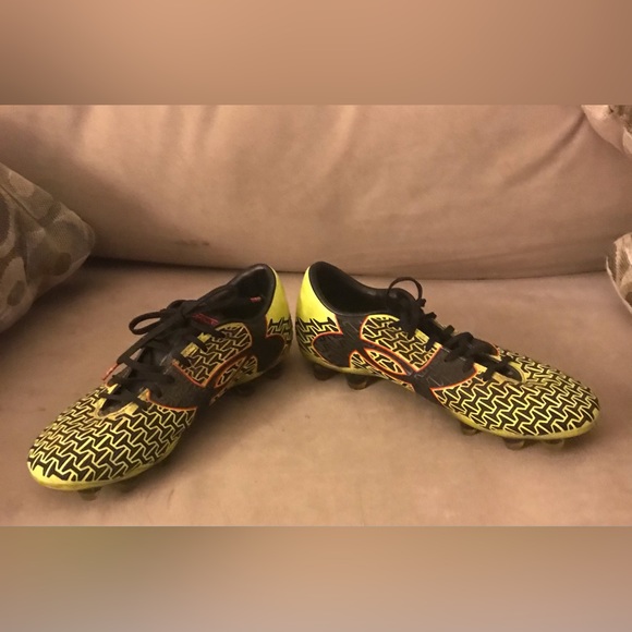 EUC Under Armour  Clutch Fit Elite Soccer Boots - Picture 3 of 6